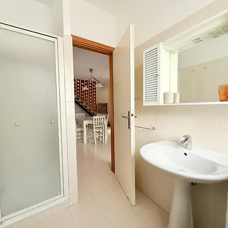 M274 - Marcelli, Comodo Quadrilocale Vista Mare Con Terrazzo アパート *